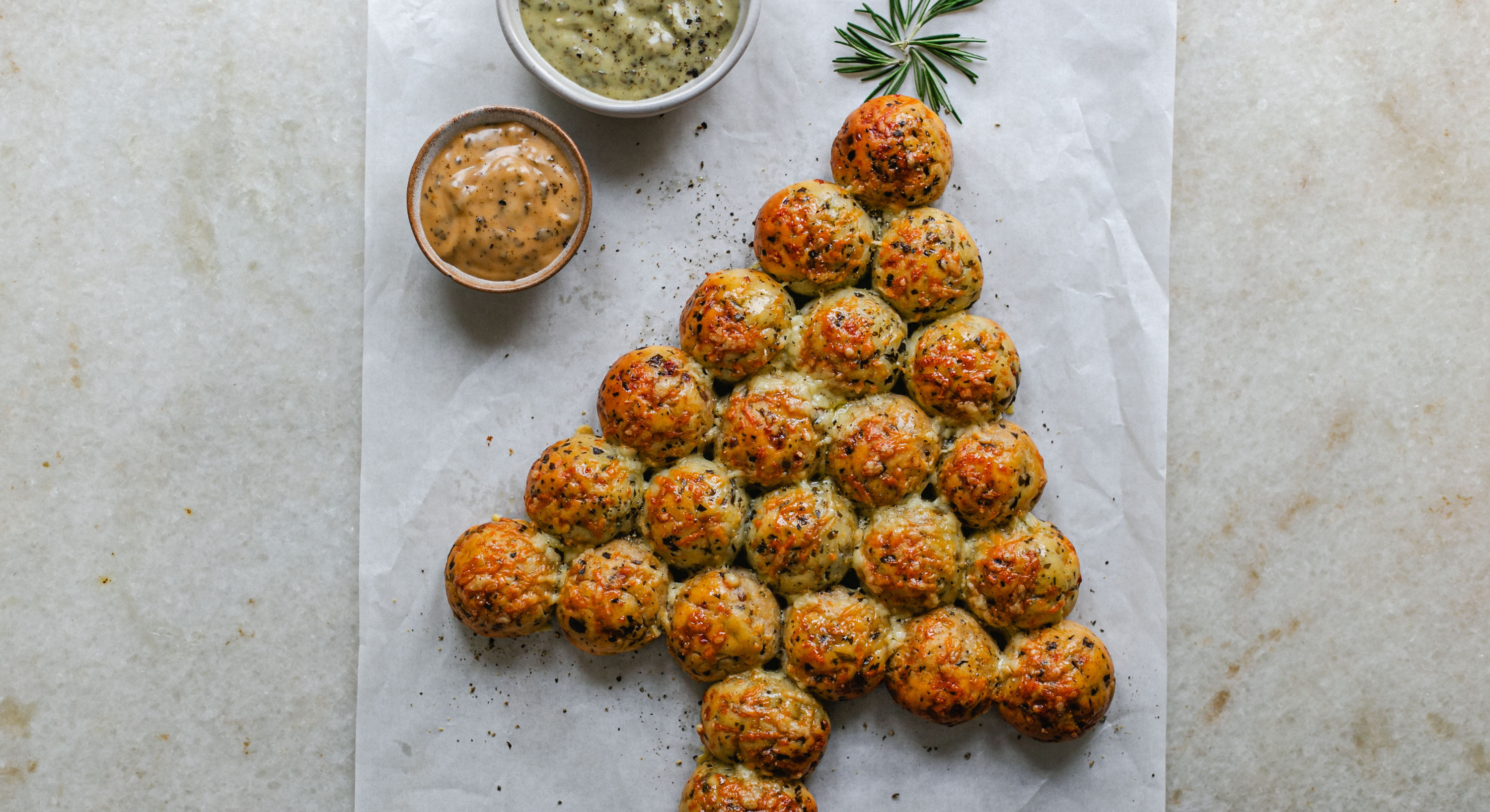 Pull-Apart Cheesy Pesto Tree